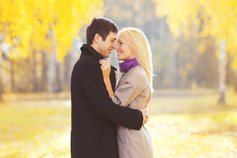 man holding girlfriend smiling