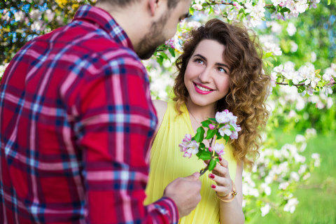 man giving his ex flowers