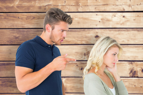 man lecturing his girlfriend